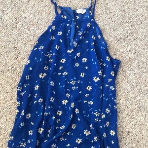 🎉5️⃣ for 2️⃣5️⃣ 🎉
 Blue floral blouse